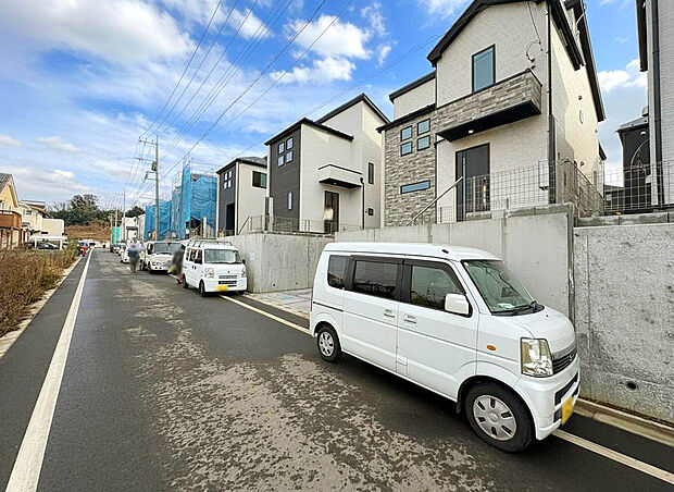 【【北側外観：12月下旬撮影】】長期優良住宅の優れた建物！「設計住宅性能評価書」「建設住宅性能評価書」の取得をしている高仕様なプラン。永く安心して暮らせる住まいとなっています。