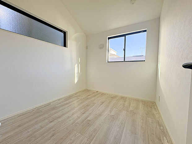 【【Room:4.1帖】】全居室南東向きで陽当たり・通風良好な邸宅。明るく暖かな空間を創り出してくれます。