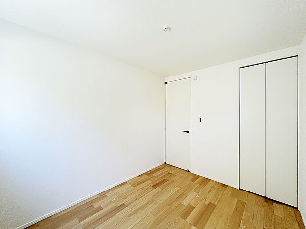 【【施工例：Room】】ロフト収納や全居室に収納スペースが備わっており、収納豊富なプランでスッキリと見せてくれます。