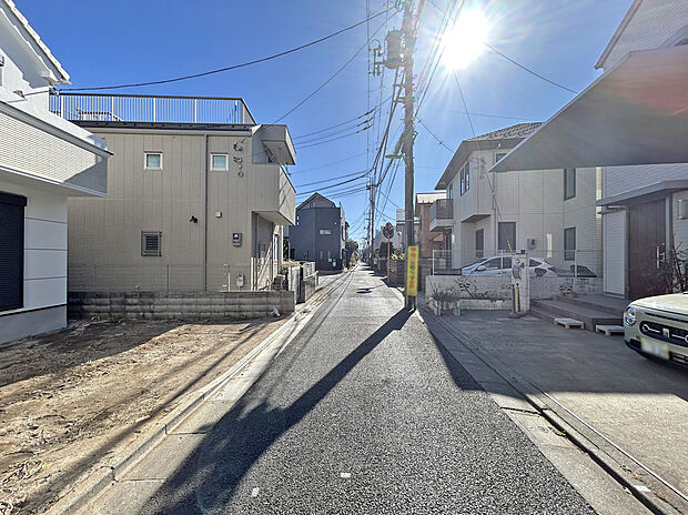 【【前面道路】】保育園・公園が徒歩4分と共働きの子育て世帯でも生活しやすい住環境。