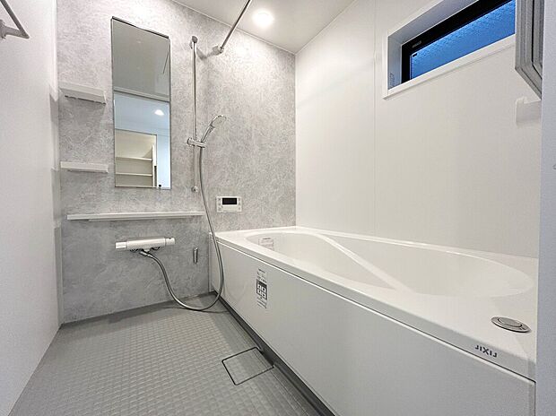 【【施工例：Bath Room】】浴室暖房換気乾燥機付きバスルーム。冬の時期でも浴室内を暖かくでき、ヒートショックの防止にも繋がります！