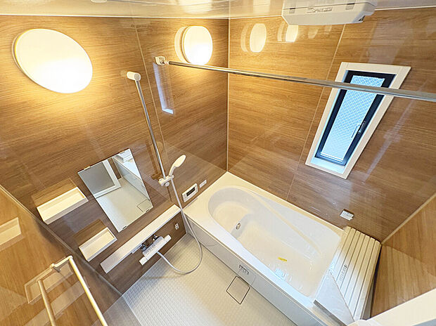 【【Bath Room：3号棟】】マイクロナノバブルのお湯が出るウルトラファインバブル給湯器やBluetoothスピーカーが搭載されている浴室。よりリラックスできる空間で入浴時間を楽しむことが出来ます。