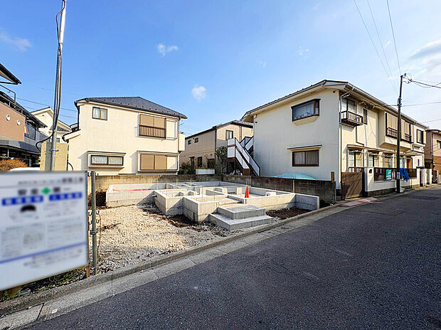 【【外観：3月下旬撮影】】「ビッグ・エー 練馬東大泉店」や「いなげやina21練馬東大泉店」などスーパーが徒歩10分圏内に点在。日頃のお買い物に困ることがありません。