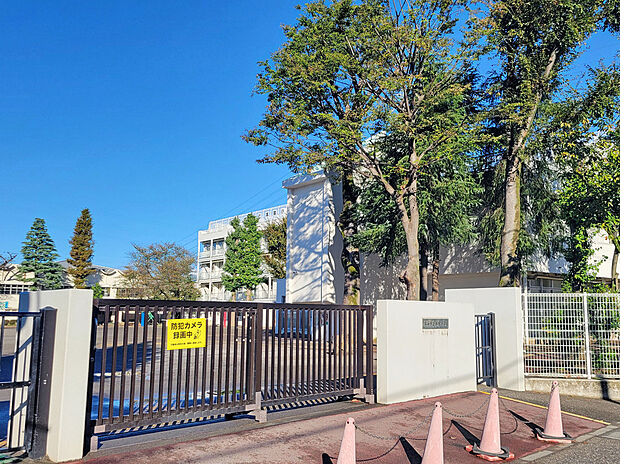 府中市立本宿小学校(約800m)