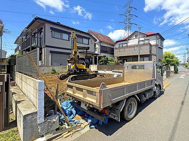 【【外観:5月中旬撮影】】JR南武線「西府」駅徒歩11分、京王線「府中」駅にもアクセス良好な好立地!「府中」駅から「新宿」駅まで直通26分ほどで行くこともできます。