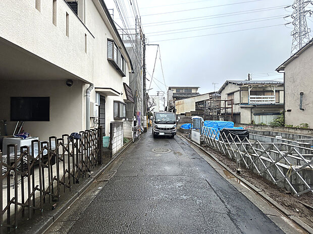 【【前面道路】】幼稚園や保育園、小中学校など教育施設も徒歩13分圏内で共働きの子育て世帯も安心して暮らせます。