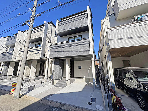 【【外観：D号棟】】東武野田線「塚田」駅徒歩9分、「新船橋」駅徒歩15分で利用可能な好立地！「塚田」駅から「船橋」駅まで直通4分で行くことができます。