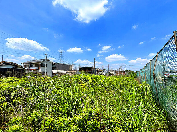 【【現地外観】】緑豊かな公園が身近に揃い、落ち着いた住環境が広がる『牟礼1丁目』。保育園や小学校も徒歩圏にあり、子どもの成長を安心して見守れる子育てに適したエリアです。