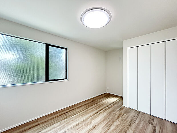 【【施工例:Room】】南向きのワイドバルコニー。通常のバルコニーよりも広さがあるので、洗濯物を多く干せるだけでなく、ガーデニングや日光浴なども楽しむことが出来ます!