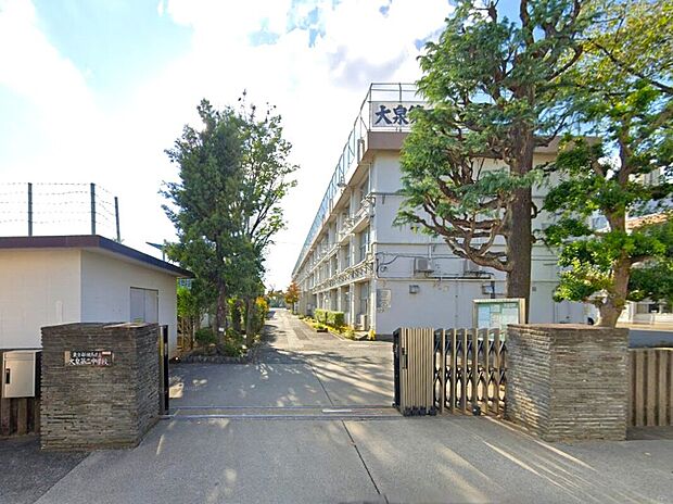 練馬区立大泉第二中学校(約700m)