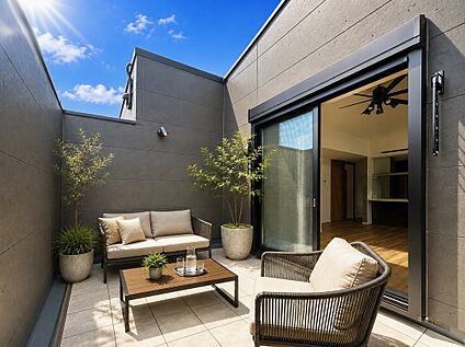 【施工例：Wide Balcony】