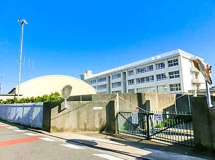 狛江市立狛江第四中学校 222ｍ(徒歩3分)