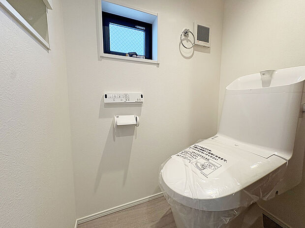 【【Toilet】】各階にトイレがあるので、朝慌ただしい時間帯に混む心配が減ります。わざわざトイレのために階段を昇り降りをせずに済みます。