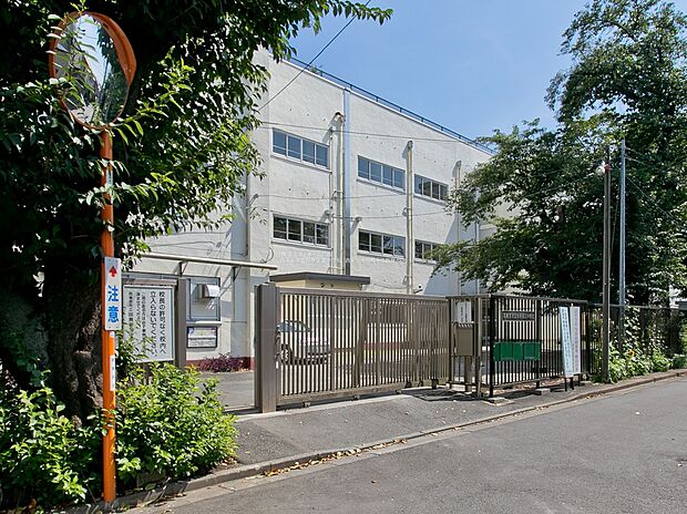 西東京市立田無第三中学校(約840m)