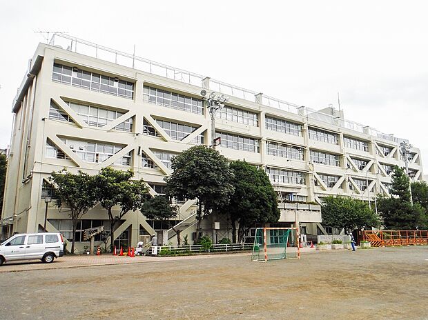 府中市立府中第七中学校(約900m)