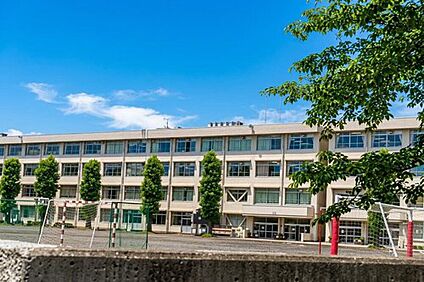 多摩市立和田中学校 840ｍ