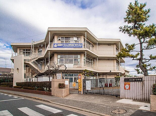 西東京市立保谷第一小学校(約950m)