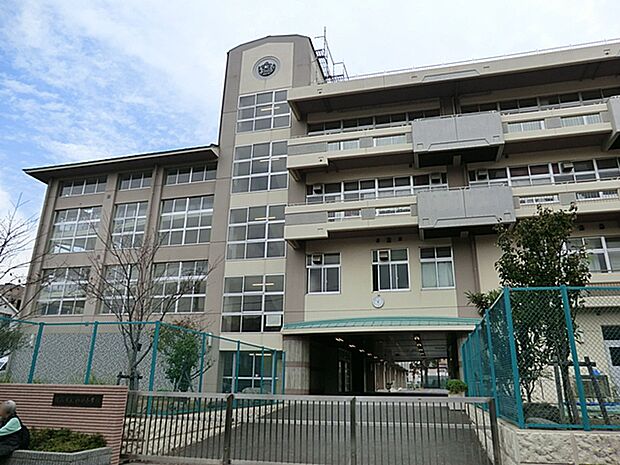 横浜市立杉田小学校（約520m・徒歩7分）