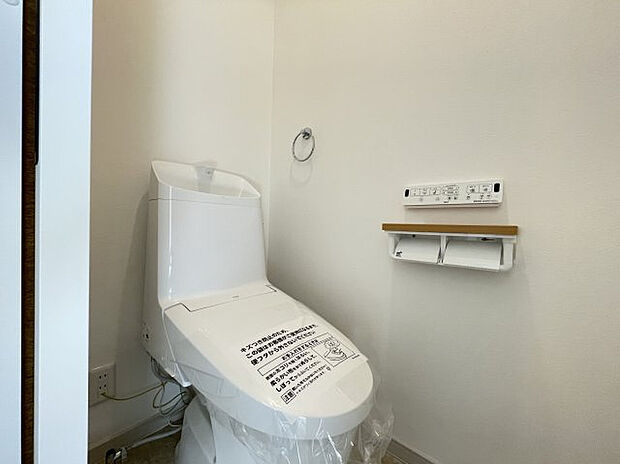 【同社施工例:トイレ】温水洗浄便座付きで節水型トイレを採用