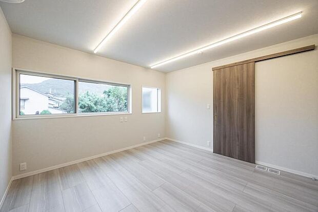 主寝室【14号地】（2024年6月撮影）納戸とリフレッシュルームが隣接している使い勝手が良い寝室