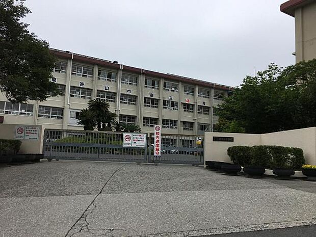 東谷山中学校（約1,500m・徒歩19分）