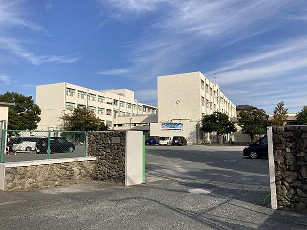 三宅中学校(約2,000m)