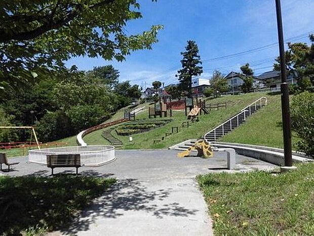 鍛冶ヶ谷南公園(約1,061m)