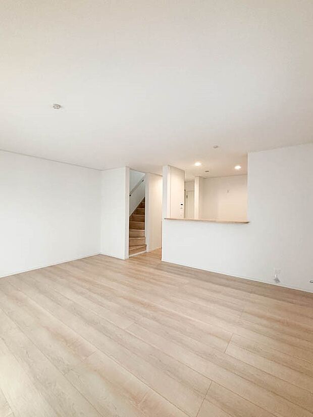 リビングで子供が走ってる姿を見ながら、大きなソファやダイニングテーブルでゆったり食事をしたりくつろぎたい。そんな夢が叶えられる空間です！