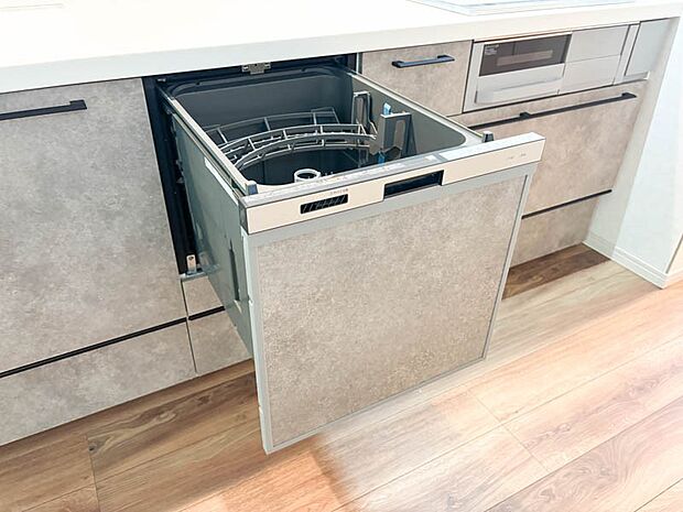 【食器洗浄乾燥機】～食器洗浄乾燥機～  家事を時短、暮らしを快適にする食洗器。手が荒れない、水道代の節約、高温度で洗うので手洗いよりもしっかりキレイ。