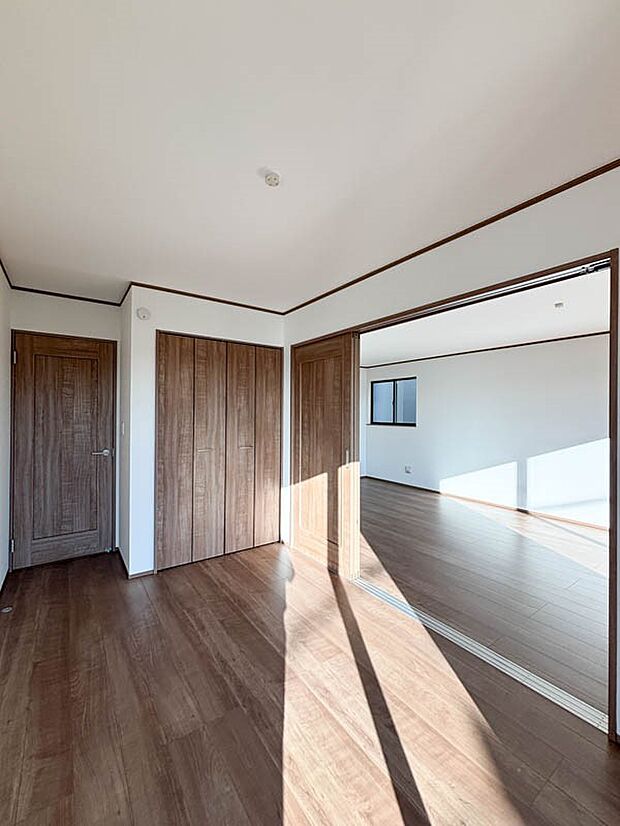 【リビング以外の居室】【Room】  ＬＤＫ続き部屋、ゆとりの空間です。