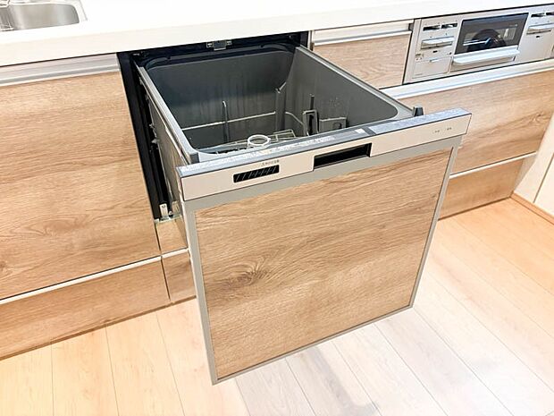 【食器洗浄乾燥機】～食器洗浄乾燥機～  家事を時短、暮らしを快適にする食洗器。手が荒れない、水道代の節約、高温度で洗うので手洗いよりもしっかりキレイ。