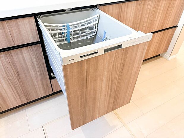 【食器洗浄乾燥機】～食器洗浄乾燥機～  家事を時短、暮らしを快適にする食洗器。手が荒れない、水道代の節約、高温度で洗うので手洗いよりもしっかりキレイ。