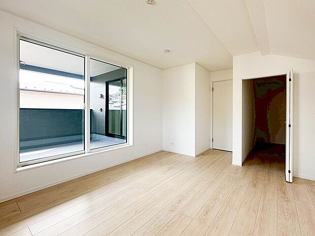 ~Private room~ 居室となる空間には毎日しっかりと光が差し込みます。勉強にお仕事にリラックスに充実した自分の時間をお過ごし下さい。