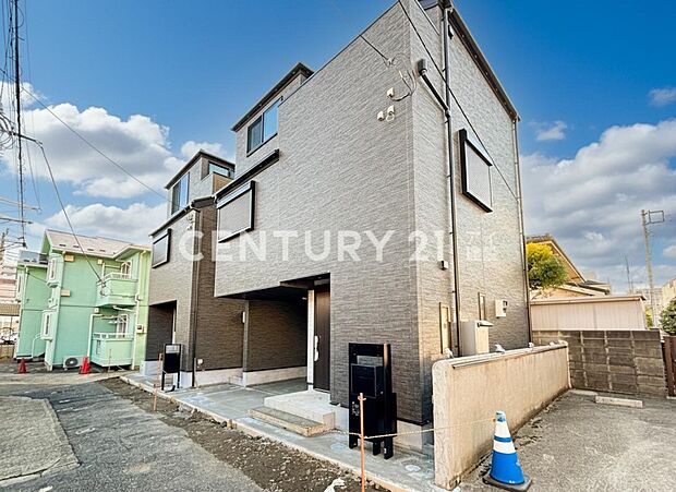 【現地外観写真】マイホームを持つ幸せを存分に感じる陽当たり、開放感。