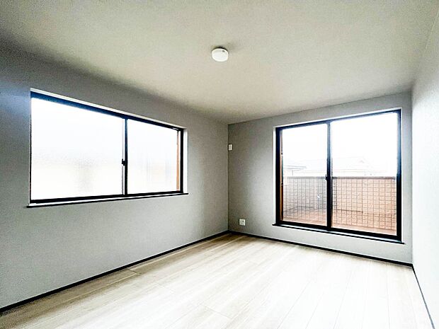 【リビング以外の居室】【Private room】  感性を育むプライベートルームはシンプルでスマートな空間。好みの空間で読書をしたり音楽を聞いたりと、一人の時間も充実したものにできます。