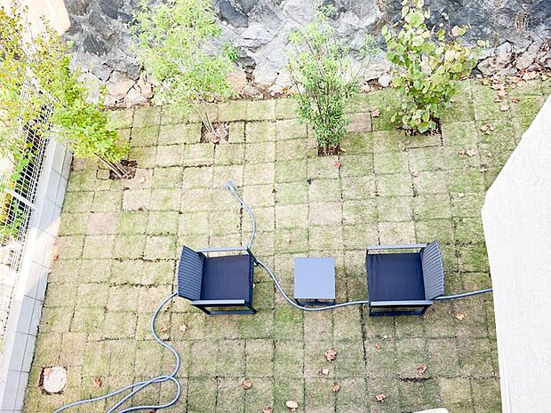 【庭】お子様の遊び場にも十分なお庭です。