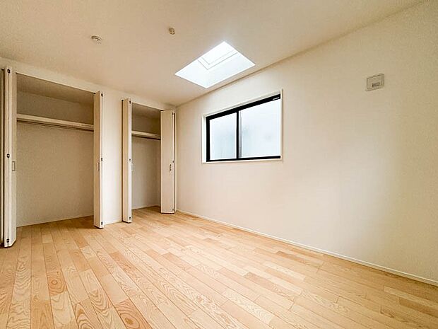 【リビング以外の居室】収納もしっかりした洋室は生活にゆとりを与えます。