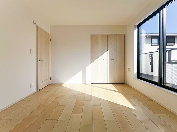 過ぎ行く時間をゆったりと感じることができる落ちついたプライベートルーム。リビングで楽しく過ごした後はゆっくりくつろぐ時間を満喫できます。