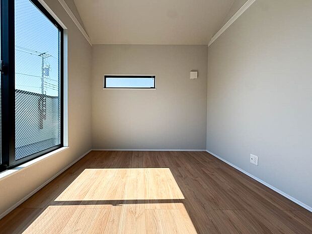 【洋室】全居室にはクローゼットを完備!普段使いのお洋服や小物はもちろん、季節物のお洋服などもしっかりと整理整頓おしまい頂けます。