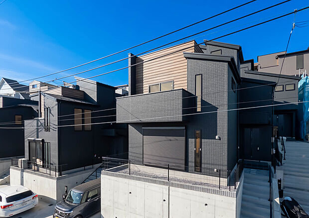 「群を抜いた満足感」
どの角度が眺めても、所有感が満たされる理想的で素敵な住まい
一生ものだから、「パッと見」こそが全て「第一印象で決まる」素敵なマイホーム。