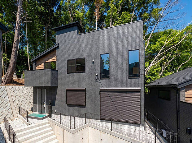 「群を抜いた満足感」
どの角度が眺めても、所有感が満たされる理想的で素敵な住まい
一生ものだから、「パッと見」こそが全て「第一印象で決まる」素敵なマイホーム。