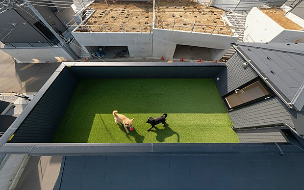 スカイバルコニー 誰にも邪魔されない空間へ
使い方は自由です。週末のランチを皆で楽しめるだけのスペースです。
注)人工芝等はCGで、イメージ画像です。