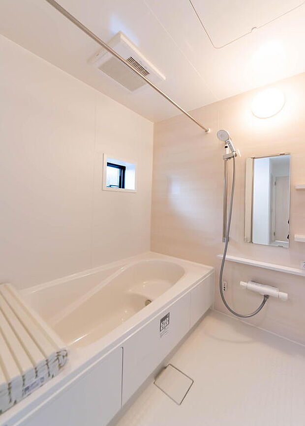 【浴室】☆☆バスルーム☆☆
広々バスルーム。お子様との触れ合いの場所としても大切な空間。一日の疲れを癒す広々バスルームです
