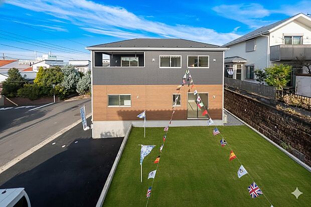 【外観】「威風堂々とした素敵な佇まい」
どの角度から眺めても、所有感が満たされる理想的で素敵な住まい
一生ものだから「パッと見」こそが全て「第一印象で決まる」素敵なマイホーム