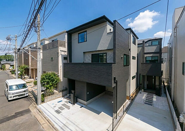 【外観】「街並みに溶け込むシンプルなデザイン」
飽きのこないシンプルなデザイン。
一生のマイホームだからずっとここで暮らしたい。
家族の人生とともにあるマイホーム。