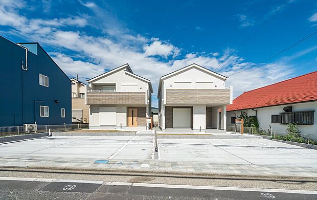 ☆☆南からの陽の恵み☆☆
南側が道路だからこそ、家全体に太陽からの陽の恵みが得られます。
明るく開放的な住まい。