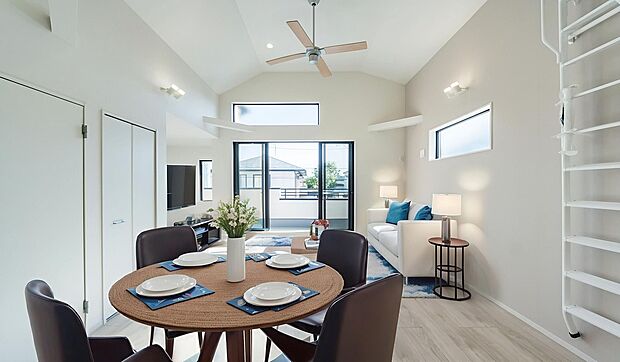 【リビング】☆☆プライベート感を愉しむリビング空間☆☆
開放感と日当たりの良さに恵まれた爽快なリビング空間。
（本画像はCGにて家具を配置しております。実際に家具はおかれておりません。）