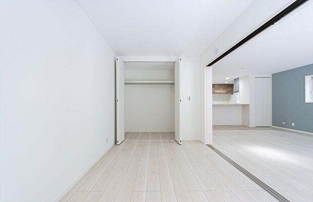 【収納】「クローゼット収納」
大きく収納量豊富なクローゼット。
奥行も納得サイズのクローゼット。