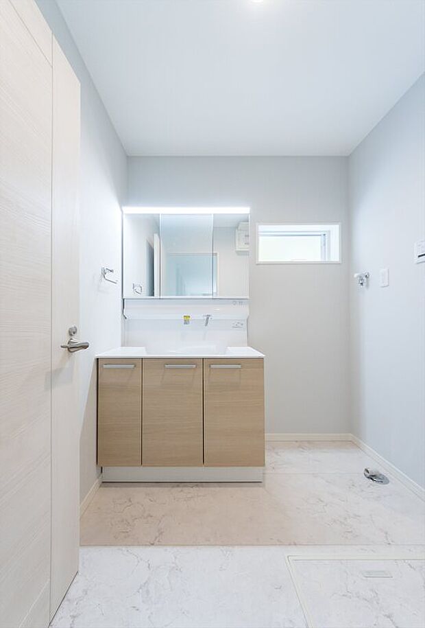 【洗面化粧台】「快適なサニタリー空間」
スタイリッシュでデザイン性の高いサニタリー空間です。