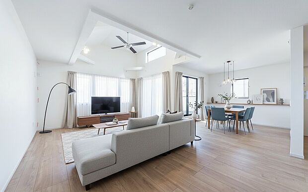 【リビング】☆☆プライベート感を愉しむリビング空間☆☆
開放感と日当たりの良さに恵まれた爽快なリビング空間。
(本画像はCGにて家具を配置しております。実際に家具はおかれておりません。)